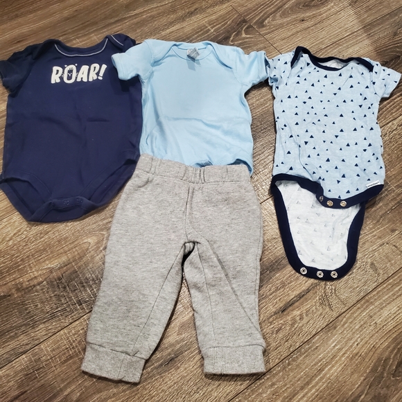Baby Clothes Set Size 6-12 months 4 Pieces of Clothing - Picture 1 of 12